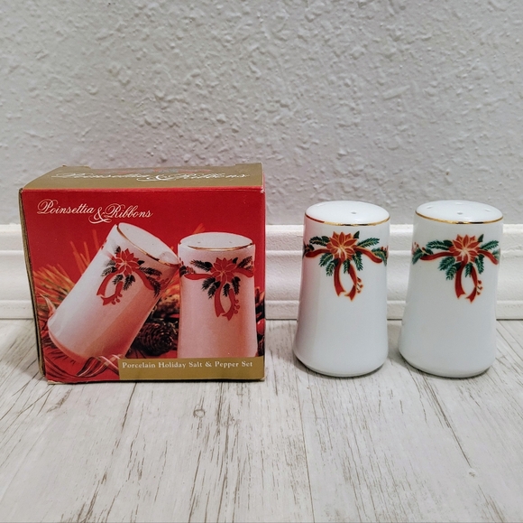 Poinsettia & Ribbons Salt & Pepper Porcelain Shaker Set 3.5" Tall VTG Christmas - Picture 5 of 16